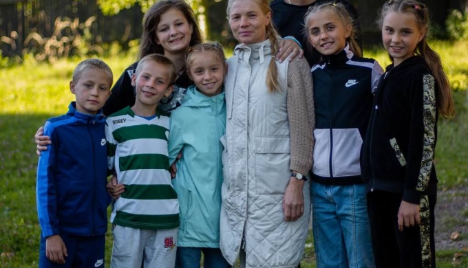 «Embraces that unite souls» — the story of Ksenia and her nine children from Odesa region